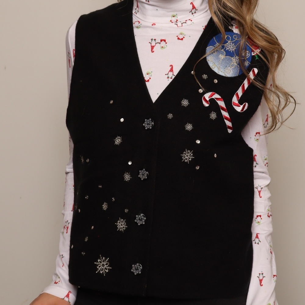 🎄❄️ Festive Black Holiday Vest with Candy Cane and Snowflake Accents - Picture 3 of 5